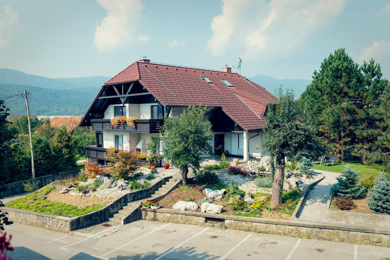 Zupancicev Hram Hotel Dragatuš Buitenkant foto