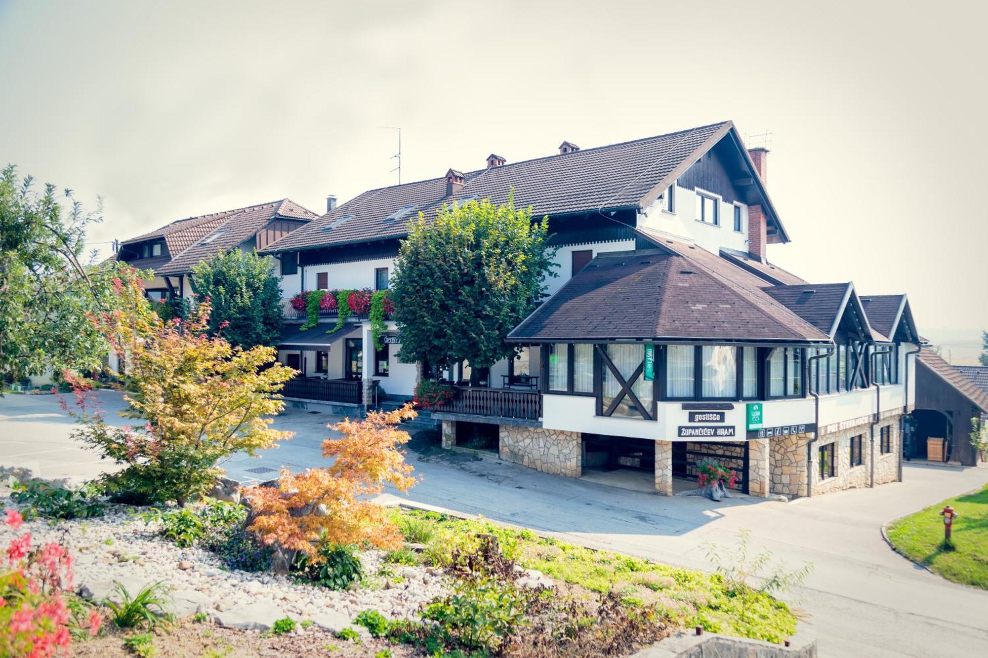 Zupancicev Hram Hotel Dragatuš Buitenkant foto