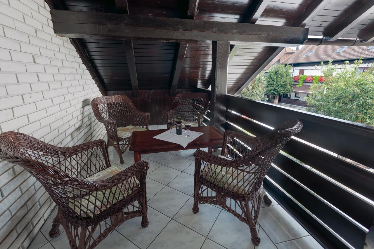 Zupancicev Hram Hotel Dragatuš Buitenkant foto