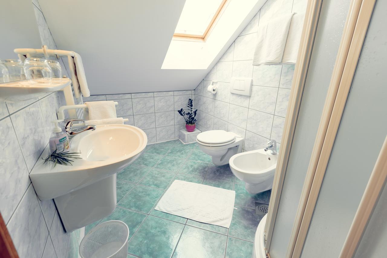Zupancicev Hram Hotel Dragatuš Buitenkant foto