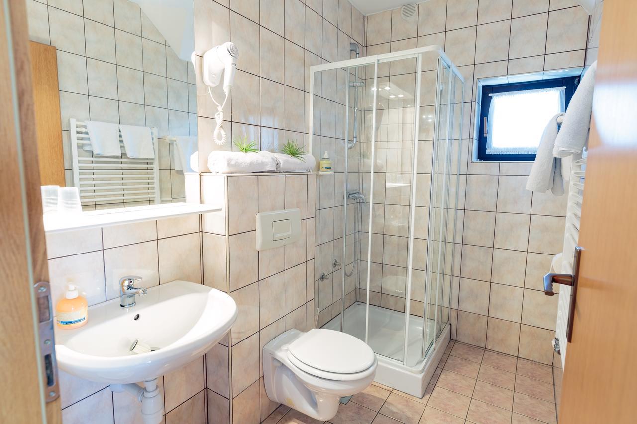Zupancicev Hram Hotel Dragatuš Buitenkant foto
