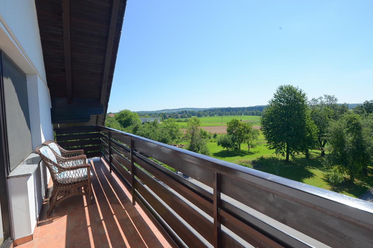 Zupancicev Hram Hotel Dragatuš Buitenkant foto