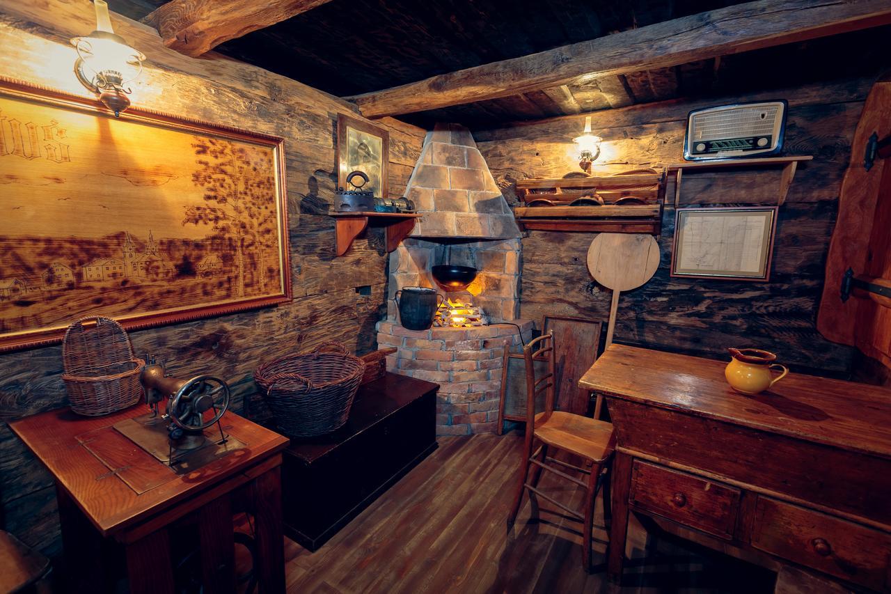 Zupancicev Hram Hotel Dragatuš Buitenkant foto