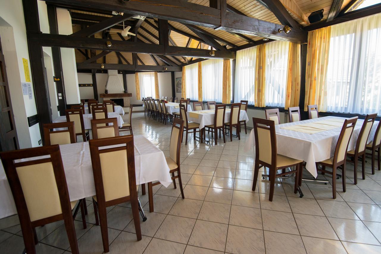 Zupancicev Hram Hotel Dragatuš Buitenkant foto