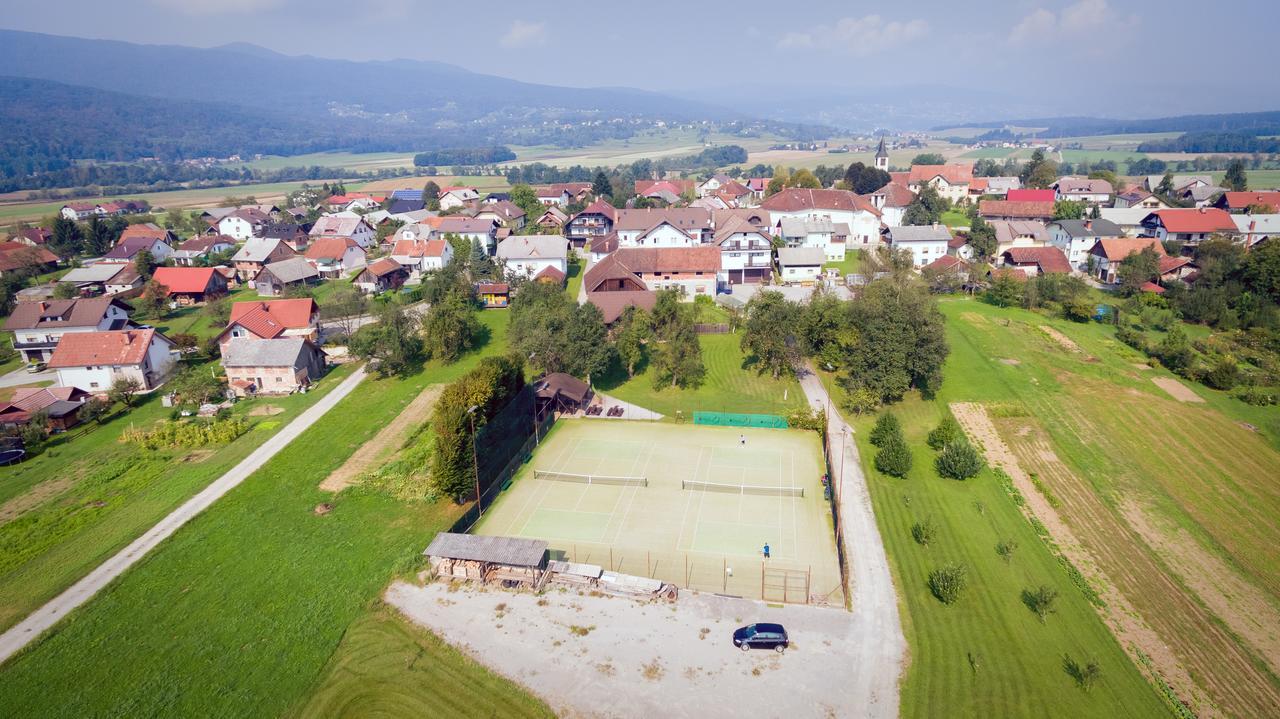 Zupancicev Hram Hotel Dragatuš Buitenkant foto